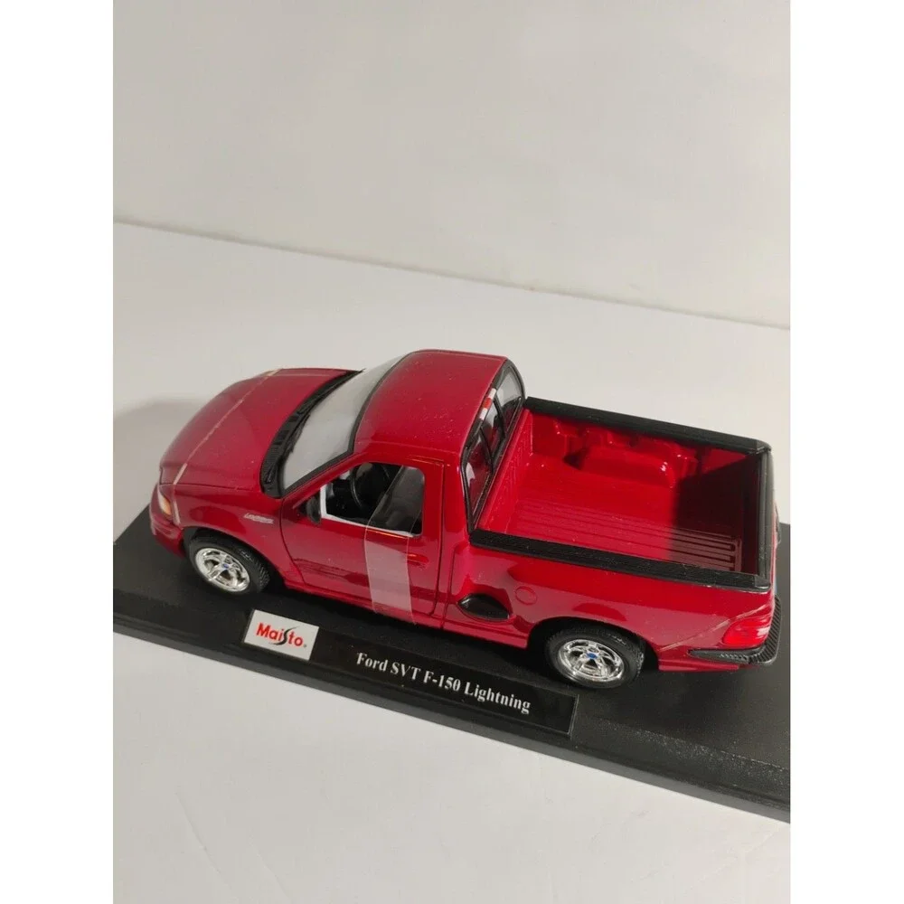 BURAGO GOLD Coll. 1999 Ford F-150 SVT LIGHTNING 1/21 Diecast Pickup Red